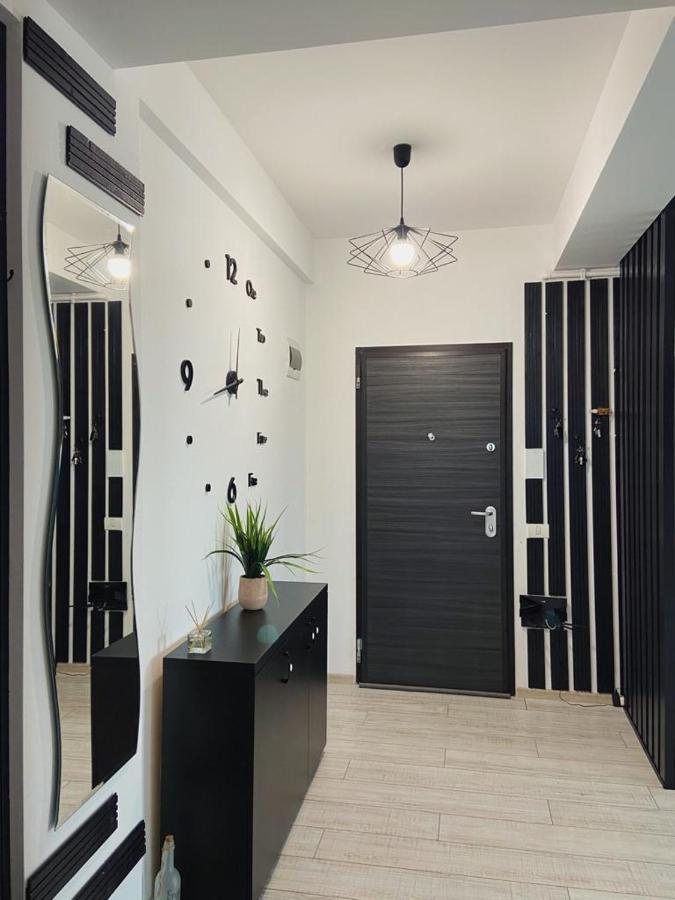Peacock Apartament- Stefan Building Apartment Navodari Ngoại thất bức ảnh