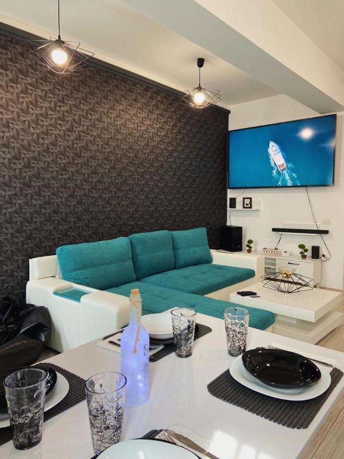 Peacock Apartament- Stefan Building Apartment Navodari Ngoại thất bức ảnh