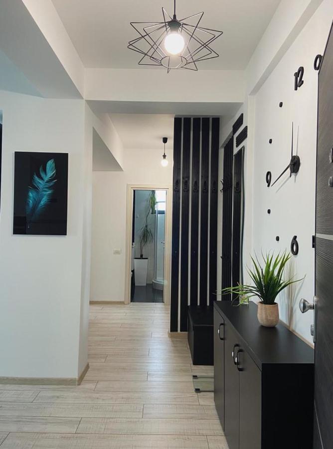Peacock Apartament- Stefan Building Apartment Navodari Ngoại thất bức ảnh